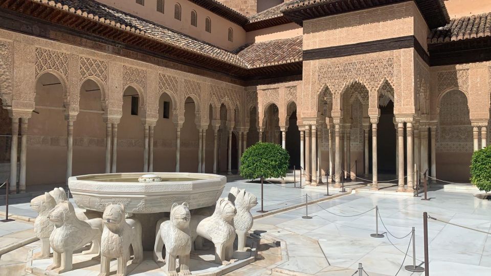 Granada: Alhambra, Albaicín, and Sacromonte Combo Tour - Meeting Points