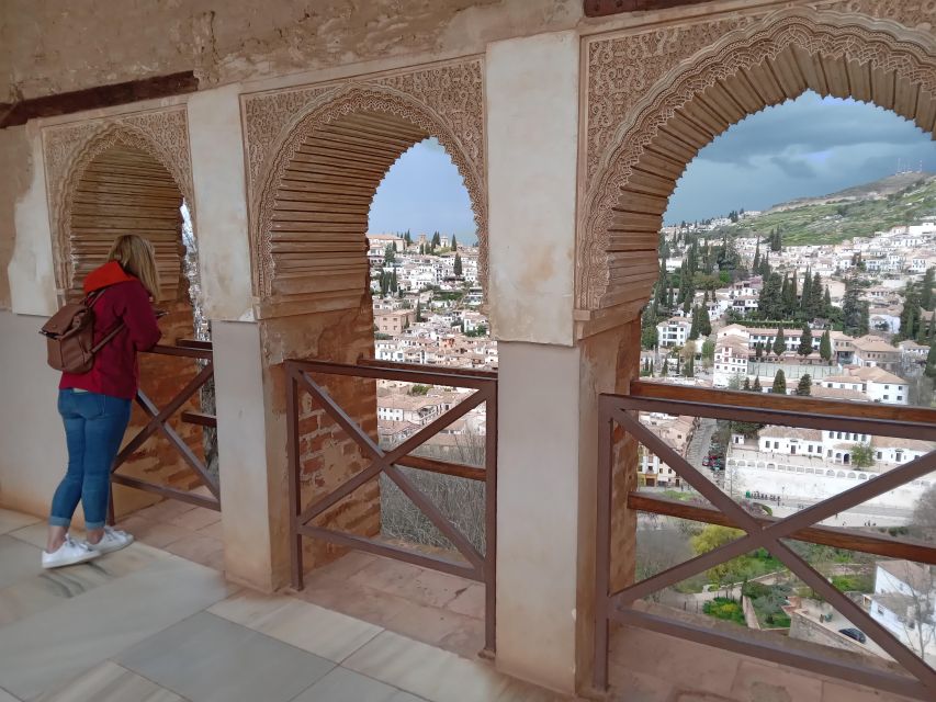 Granada: Alhambra, Alcazaba, and Nasrid Palaces Tour - Skip Long Lines