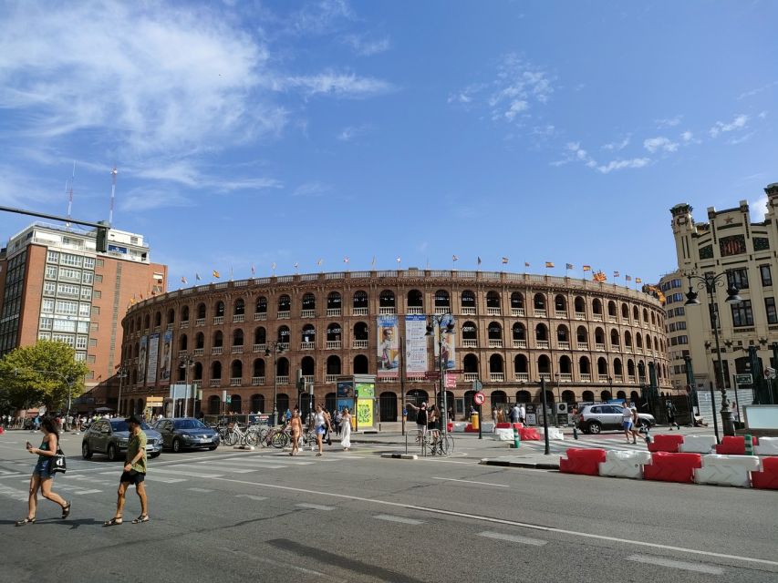 Grand City Bike Tour of Valencia - Tour Features