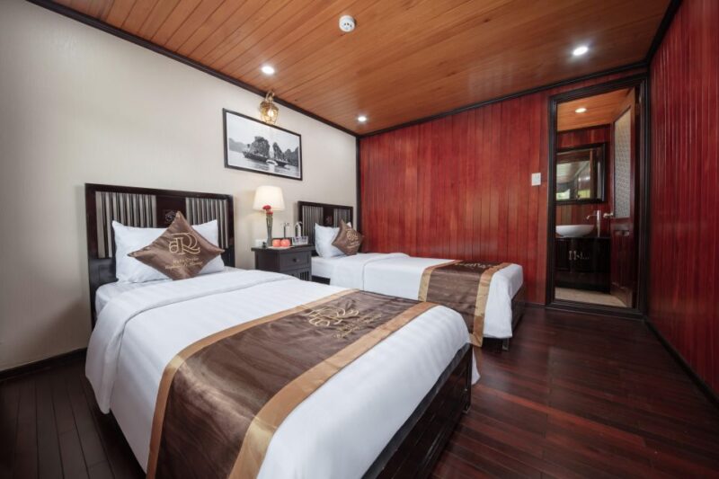 Ha Long Bay 2days1night Tour by 4-Star Luxury Junk - Day 1 Activities
