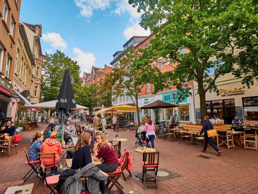 Hannover: Guided Walking Tour of the List District - The Natural Beauty of Eilenriede