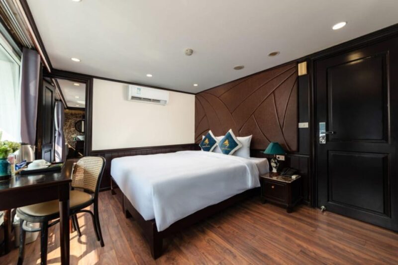 Hanoi: 4-Day Trip Ninh Binh & Halong Bay 5-Stars Cruise - Day 3 Cruise Experience