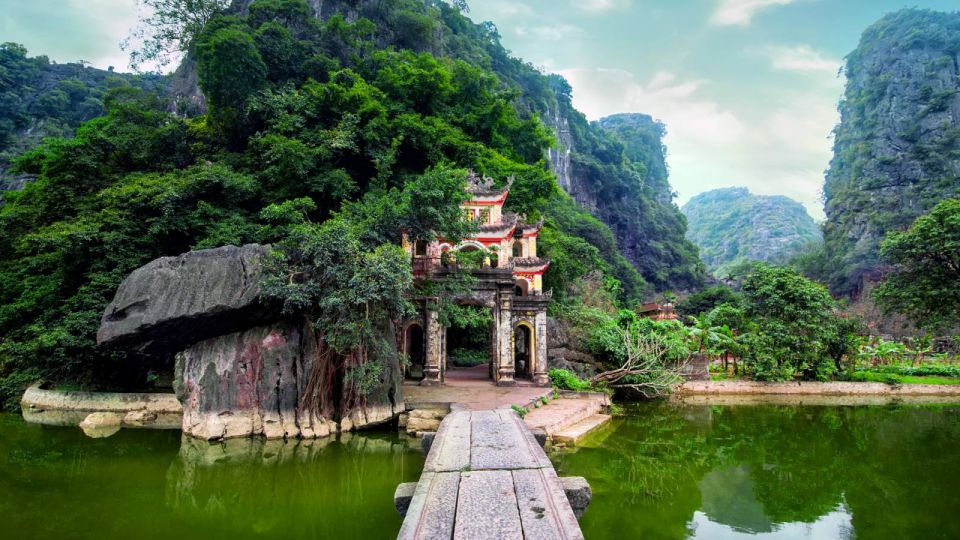 Hanoi: Full Day Guided Tour of Hoa Lu, Trang An, Mua Cave - Lunch Experience