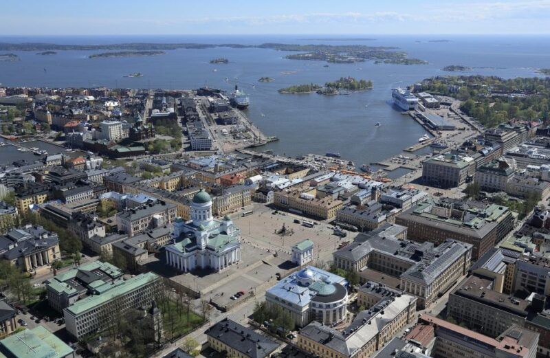 Helsinki: City Center Highlights Guided Minivan Tour - Unique Features of the Tour