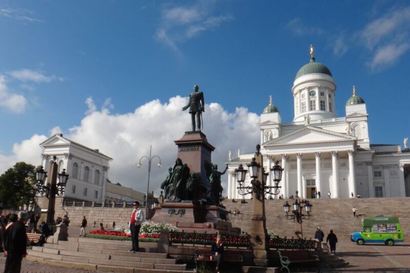 Helsinki: First Discovery Walk and Reading Walking Tour - Requirements for Participants