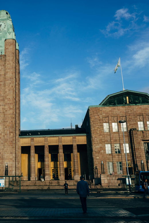 Helsinki Walking Tour With a Sociologist - Itinerary Highlights