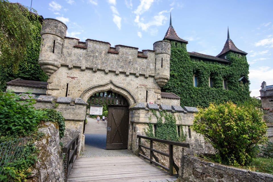 Heritage of Frankfurt – Private Walking Tour for Couples - Scenic Iron Bridge Crossing