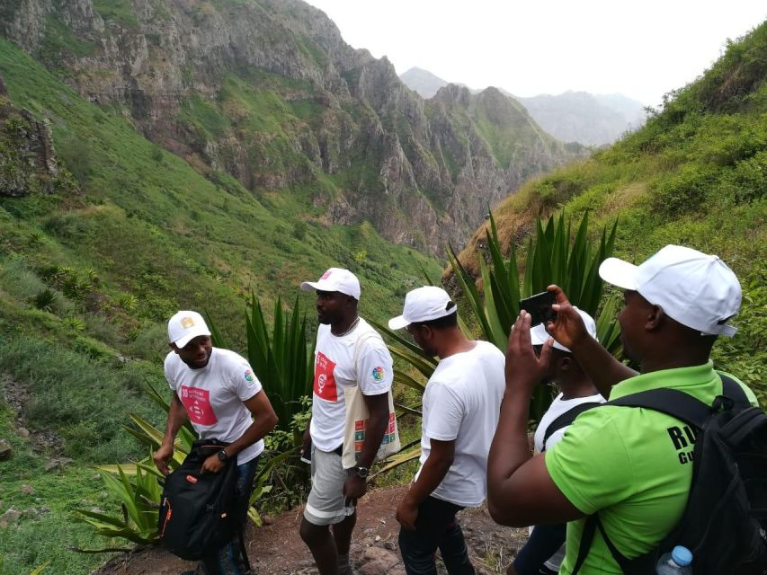 Hiking: From Serra Malagueta to Rabelados Community - Tour Experience