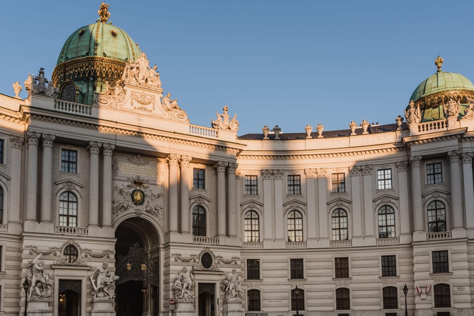 Historical Citywalk - Highlights of the Old Town - Plague Column and Monuments