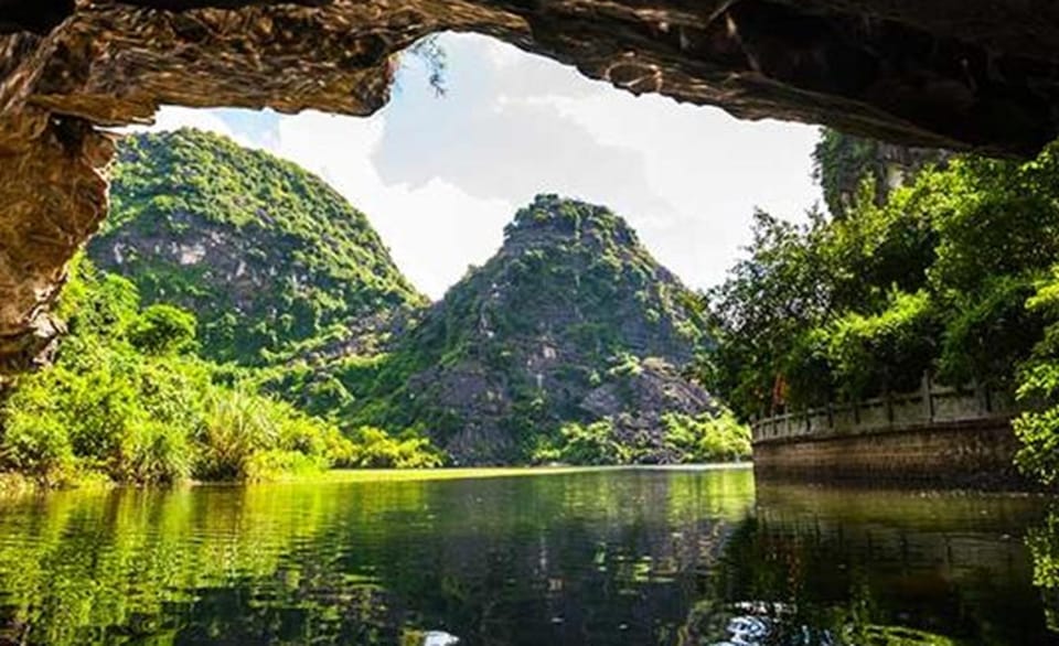 HOA LU - TAM COC - MUA CAVE - 1 DAY TRIP BY LIMOUSINE - Lunch Options