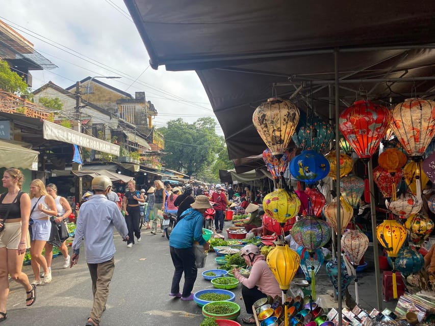 Hoi An: Basket Boat and Night Market Private Tour - Central Market Experience