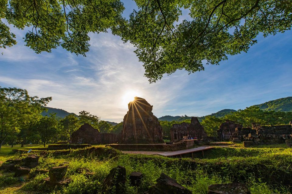 Hoi An: My Son Sanctuary & Ancient Town Day Tour With Lunch - Exploring Hoi An Ancient Town