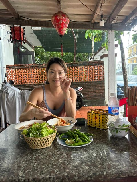 Hoi An Walking Street Food Tour by Local Guide - Inclusions and What to Expect