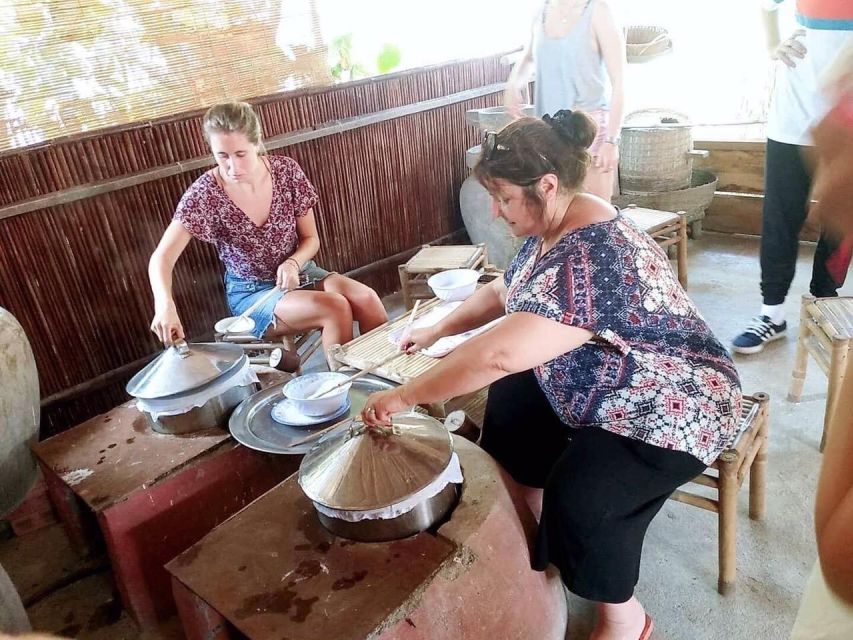 Hoian: Bay Mau Vegan Cooking Class, Market &Basket Boat Trip - Market Exploration