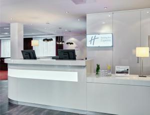 Holiday Inn Express Amsterdam - Schiphol, an IHG Hotel - Policies and House Rules