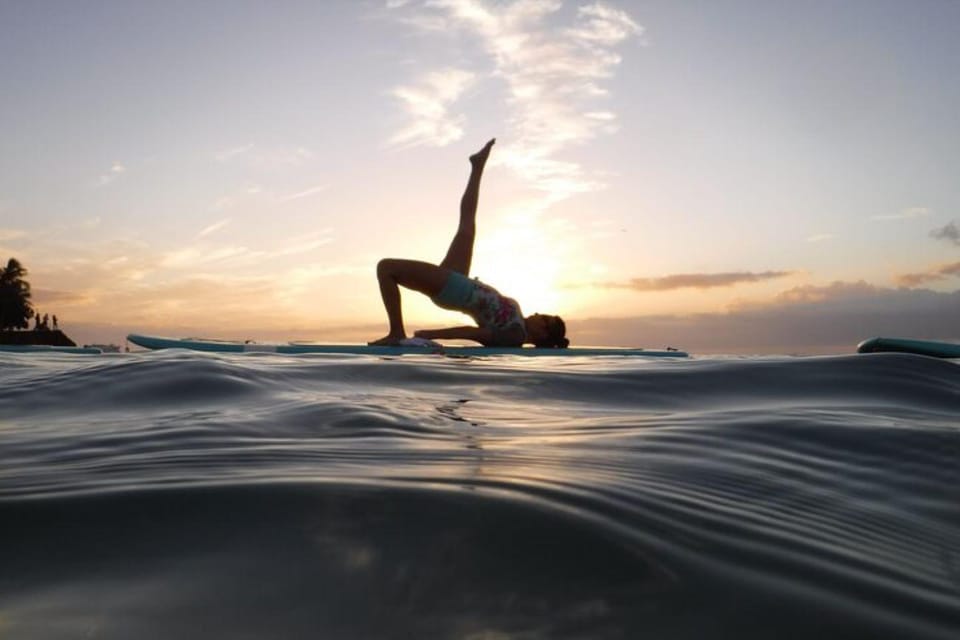 Honolulu: Sunset SUP Yoga Class - Getting to the Class