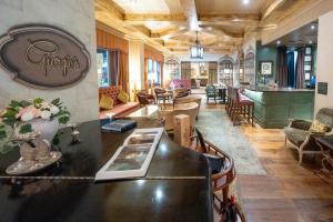 Hotel Granduca Houston - Room Types and Features