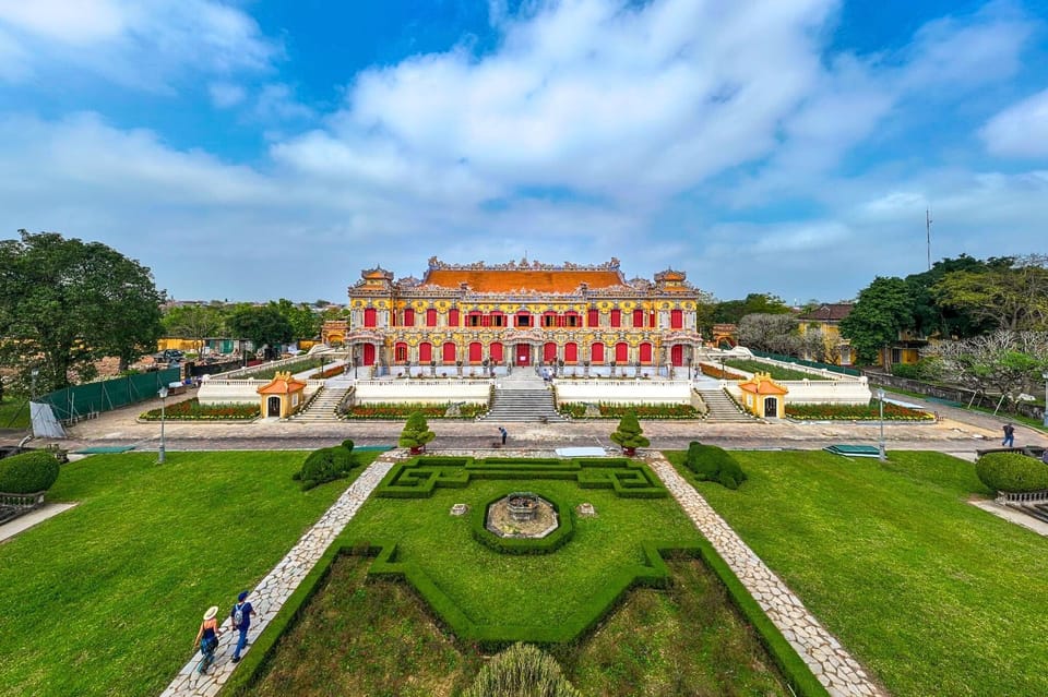 Hue Half Day Tour: Perfume River, Imperial Citadel, Market - Thien Mu Pagoda