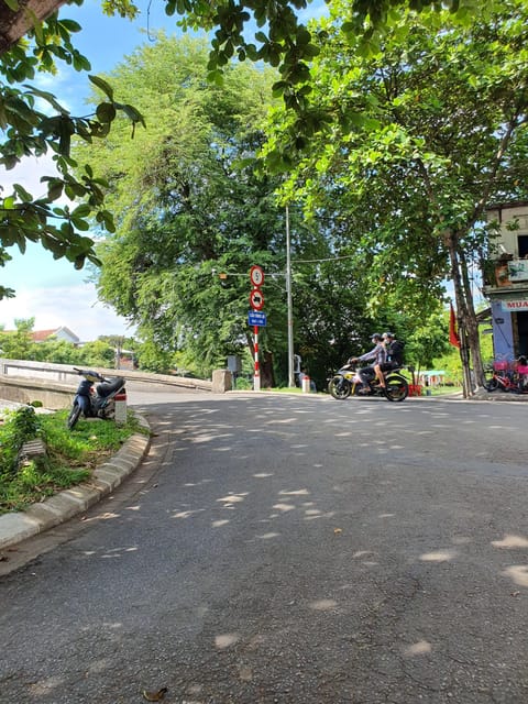 Hue: Motorbike Tour Into the Citadel and Along the Ngự Hà Canal - Exploring the Citadel