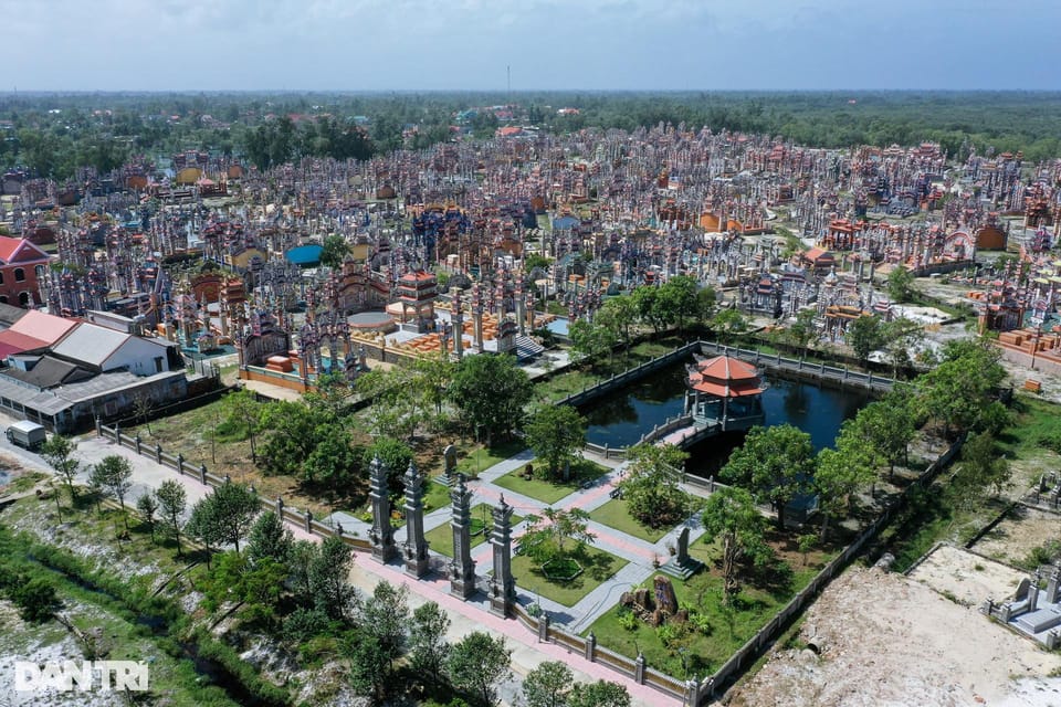 Hue to Hoi An Via An Bang Cemetery by Private Car - Driver and Tour Guide