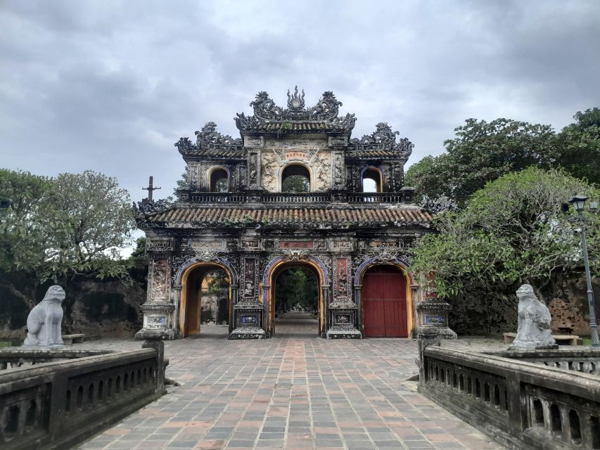 Hue:Deluxe Walking Tour to Imperial City and Dong Ba Market - Inclusions and What to Expect