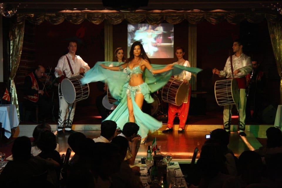 Istanbul: Bosphorus Boat Cruise With Dinner & Entertainment - Dining Options