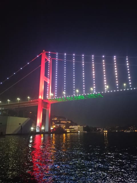 Istanbul: Bosphorus Dinner Cruise With Turkish Show - Dining Experience