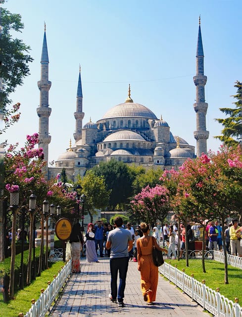 Istanbul: Hagia Sofia, Blue Mosque, and Grand Bazaar Tour - Visiting the Blue Mosque