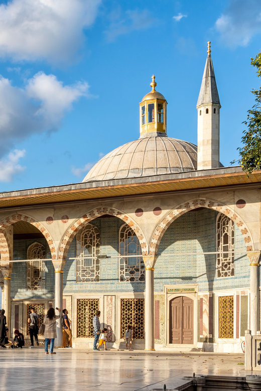 Istanbul: Topkapi Palace and Harem Guided Tour With Tickets - Meeting Point Details