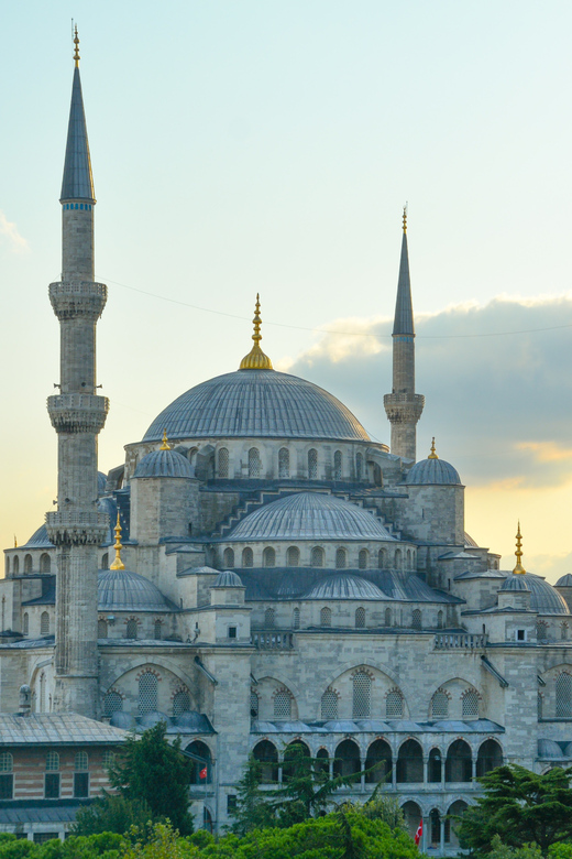 Istanbul Walking Tour: Mosques, Palace, Cistern With Lunch - Meeting Point and Group Size