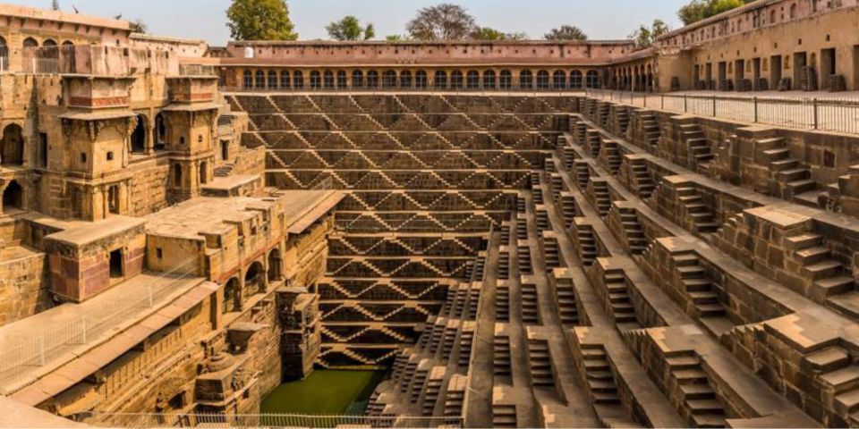 Jaipur: All Inclusive Chand Baori & Bhangarh Fort Tour - Exploring Bhangarh Fort