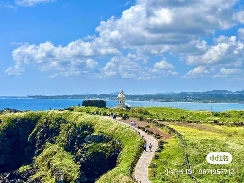 Jeju: Eastern Route Culture Exploration Day Tour - Seongsan Ilchulbong