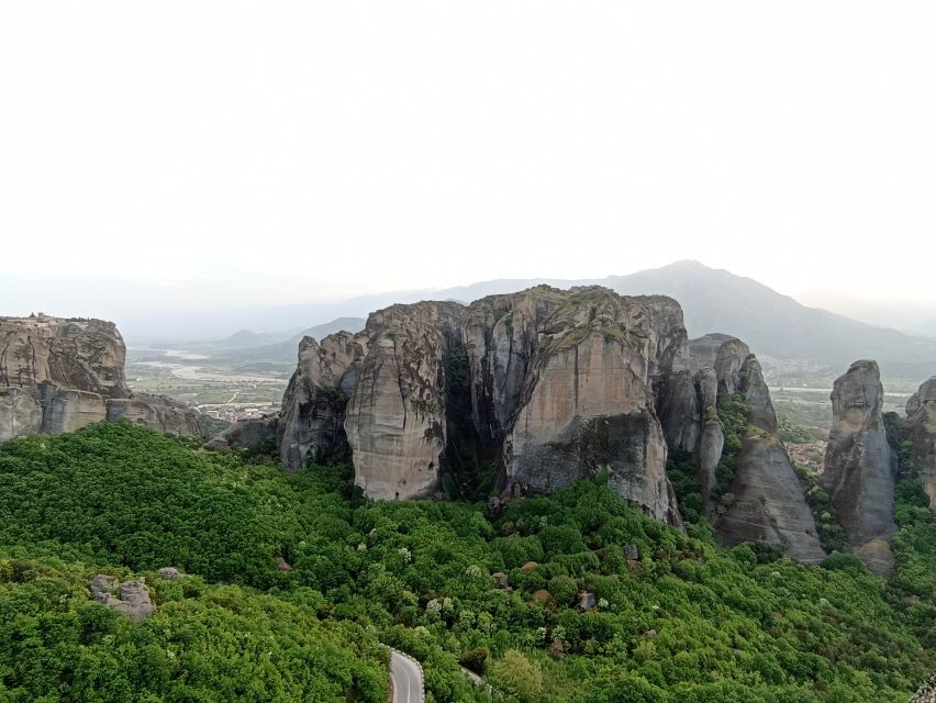 Kalabaka: Meteora Monasteries Private Tour With Photo Stops - Key Monastery Stops