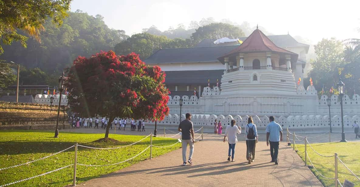 Kandy Private Day Trip: From Colombo - Kandyan Cuisine Lunch