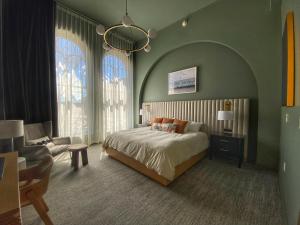 Kinn Guesthouse Downtown - Pricing and Discounts