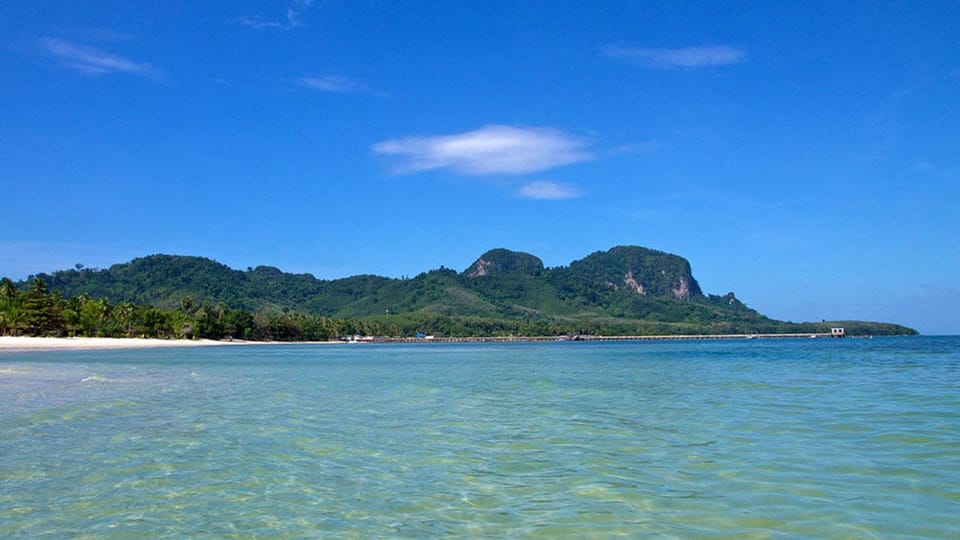 Ko Lanta: Emerald Cave and 4 Islands Tour by Longtail Boat - Age Requirements