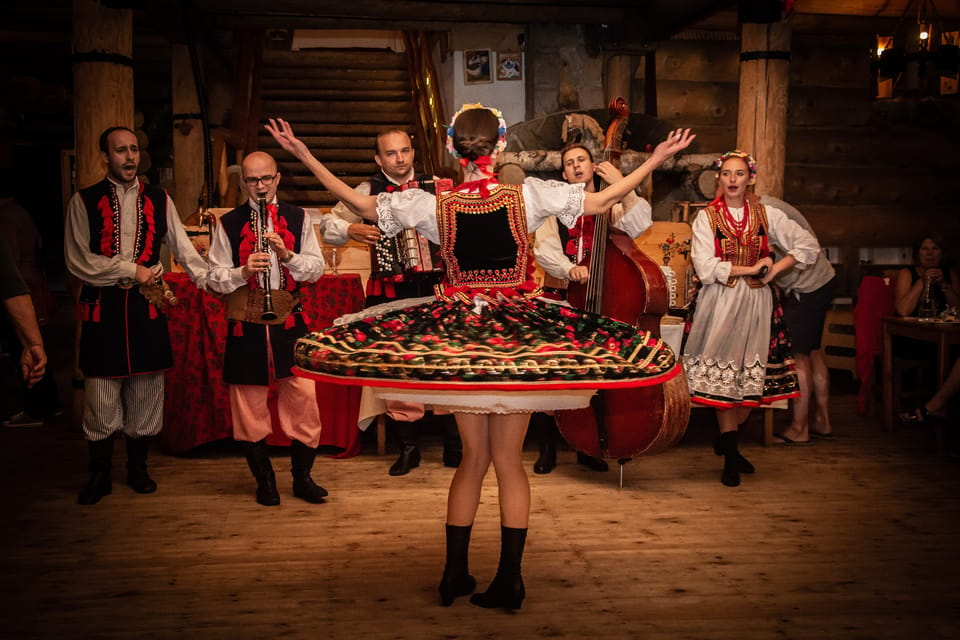 Krakow: Full Traditional Polish Dinner & Folk Show - Menu and Dining Highlights