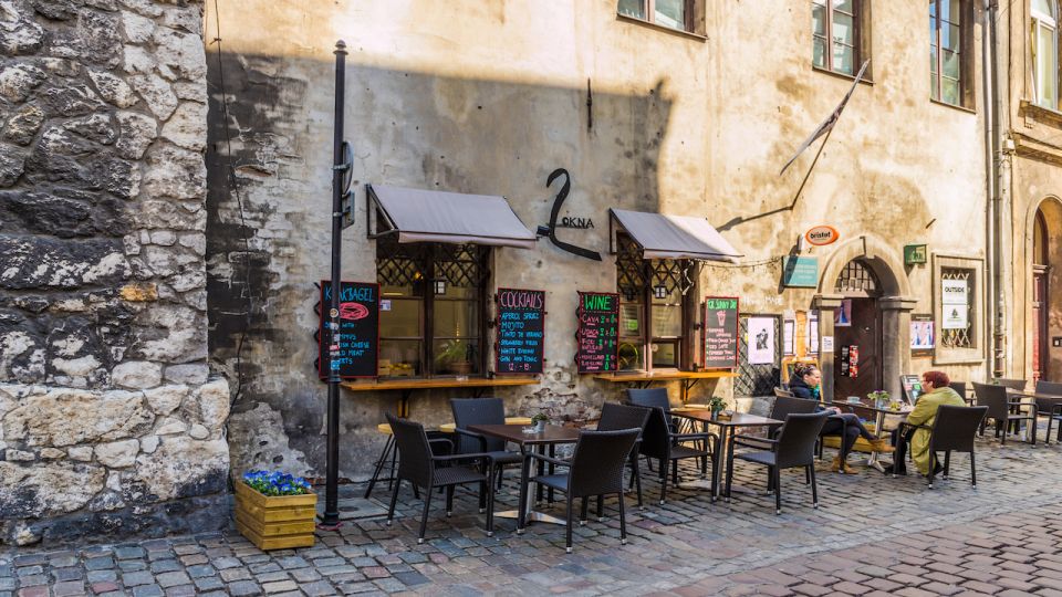 Krakow: Kazimierz Jewish Quarter Walking Tour - Guide and Language Options