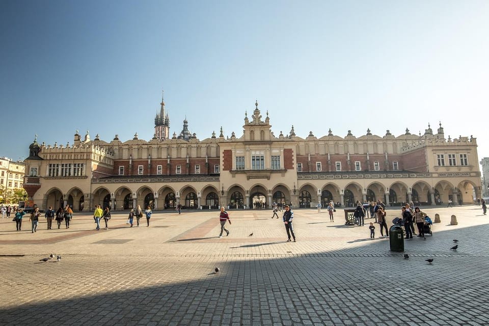 Krakow: Wawel Castle & Cathedral, Old Town & City Basilica - Exploring Krakóws Old Town