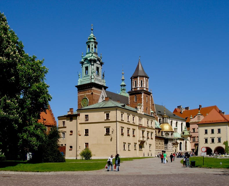 Krakow: Wawel Castle & Cathedral With Salt Mine Tour + Lunch - Discovering Wieliczka Salt Mine