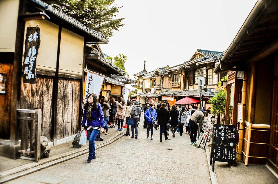 Kyoto: Higashiyama Highlights and Hidden Gems Walking Tour - What to Bring