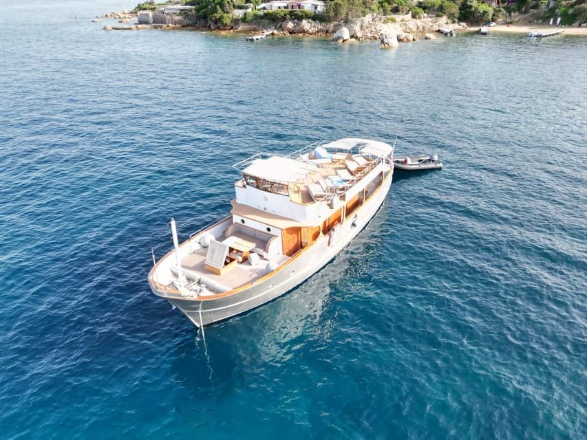 La Maddalena: Motor Yacht Tour La Maddalena Islands From Palau - Natural Attractions of the Archipelago