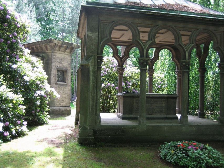 Leipzig: Guided Tour of the Southern Cemetery - Meeting Point Details