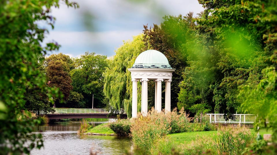 Leipzig Vicinity: HopOn HopOff Bus Tour & City Walk - Meeting Point and Directions