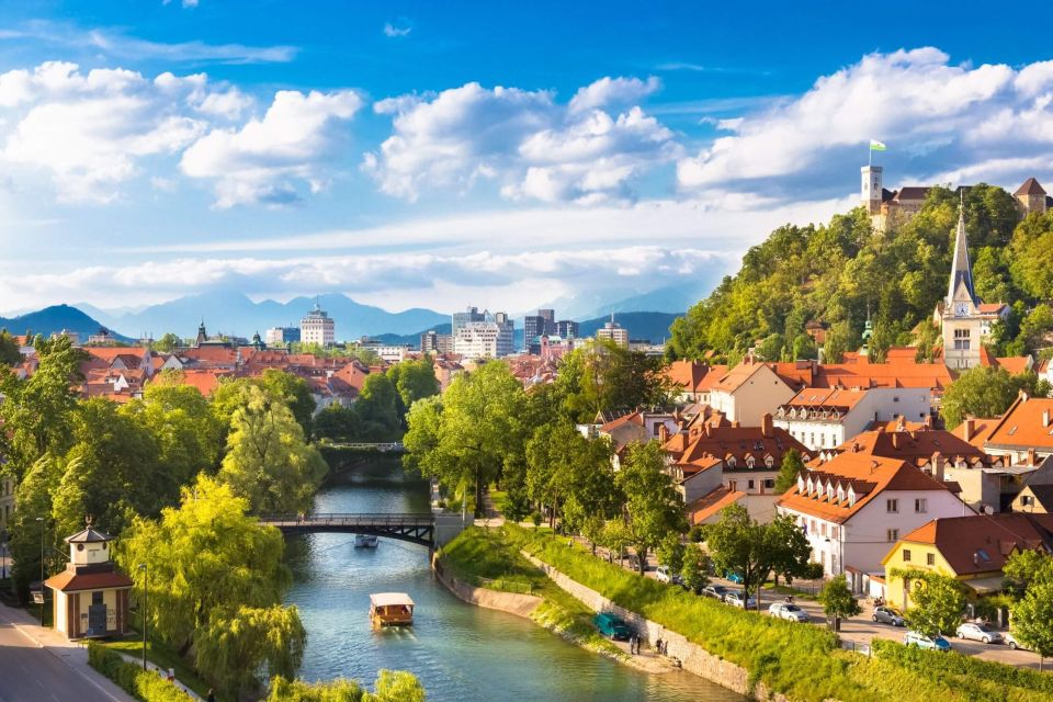 Ljubljana: Private 2h Sightseeing Walking Tour - Key Attractions