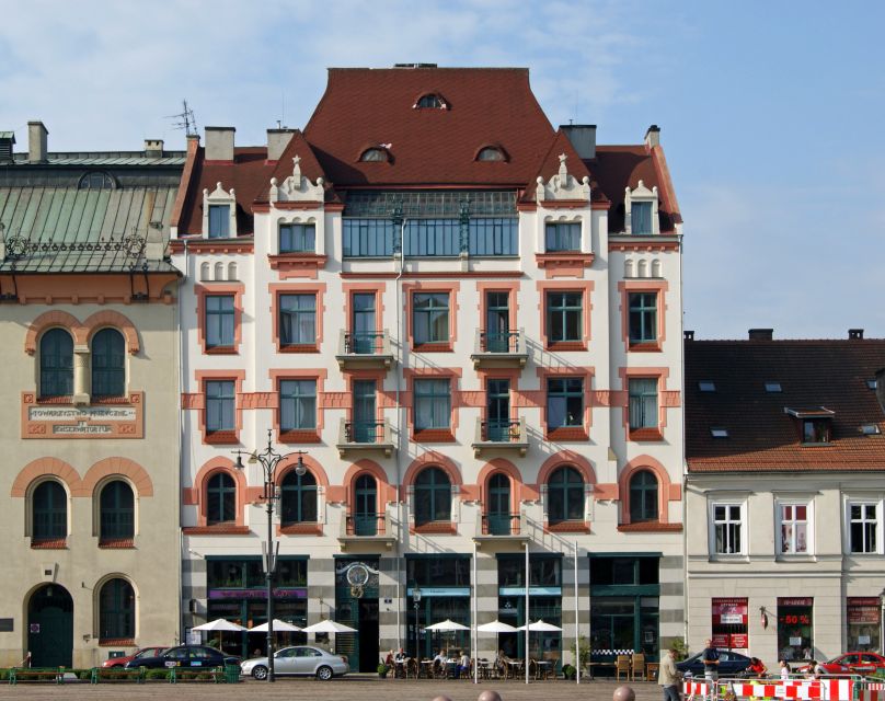 Lodz Old Town Highlights Private Walking Tour - Starting Point Information