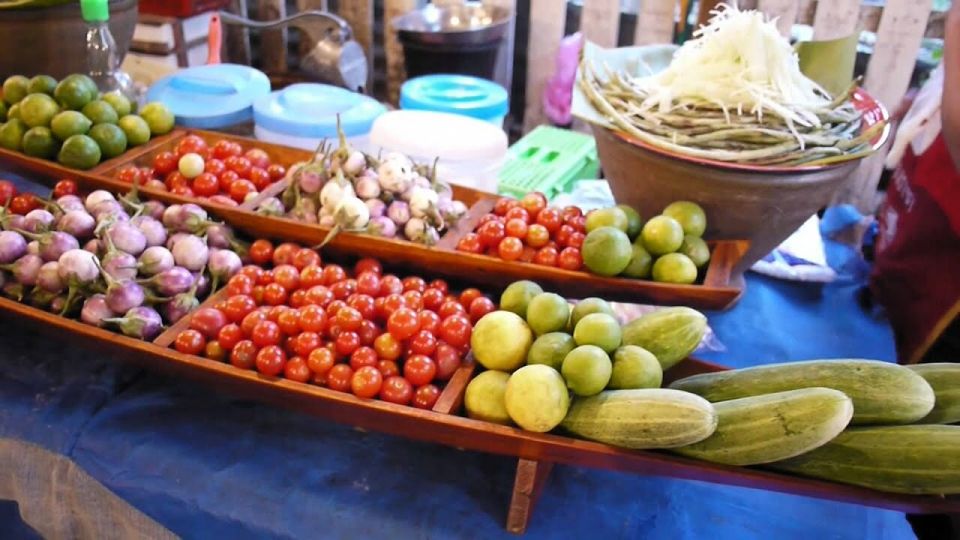 Luang Prabang: Foodie Walking Tour & Monk Blessing - Itinerary Highlights