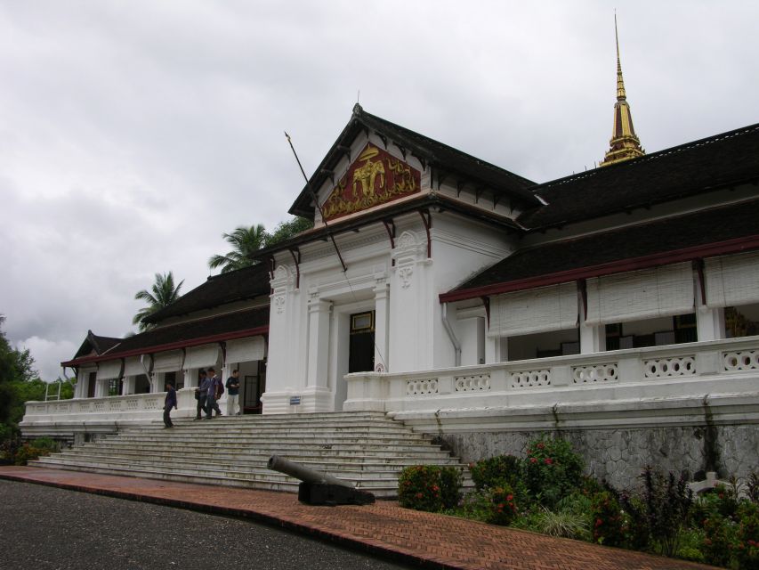 Luang Prabang: Private Must-See Sights and Mount Phousi Tour - Temples of Luang Prabang