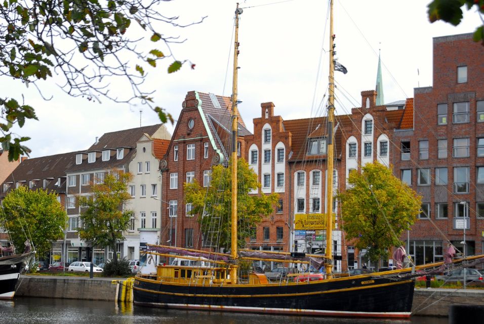 Lübeck: Old Town Highlights Private Walking Tour - Cancellation Policy and Booking