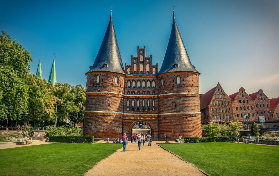 Lübeck: Private Historical and Architectural Walking Tour - Exploring Lübecks Medieval City Fortifications